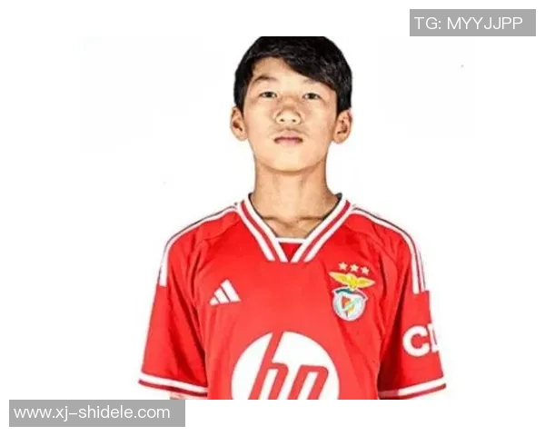 八岁足球明星崭露头角小小年纪展现非凡才华与无限潜力